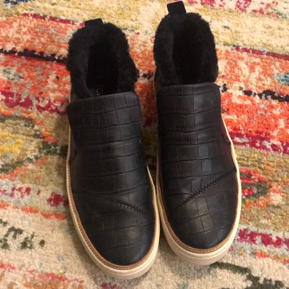 TOMS. Original. Worn once. Super comfy.